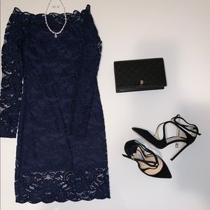 Mini dress off shoulders in blue lace